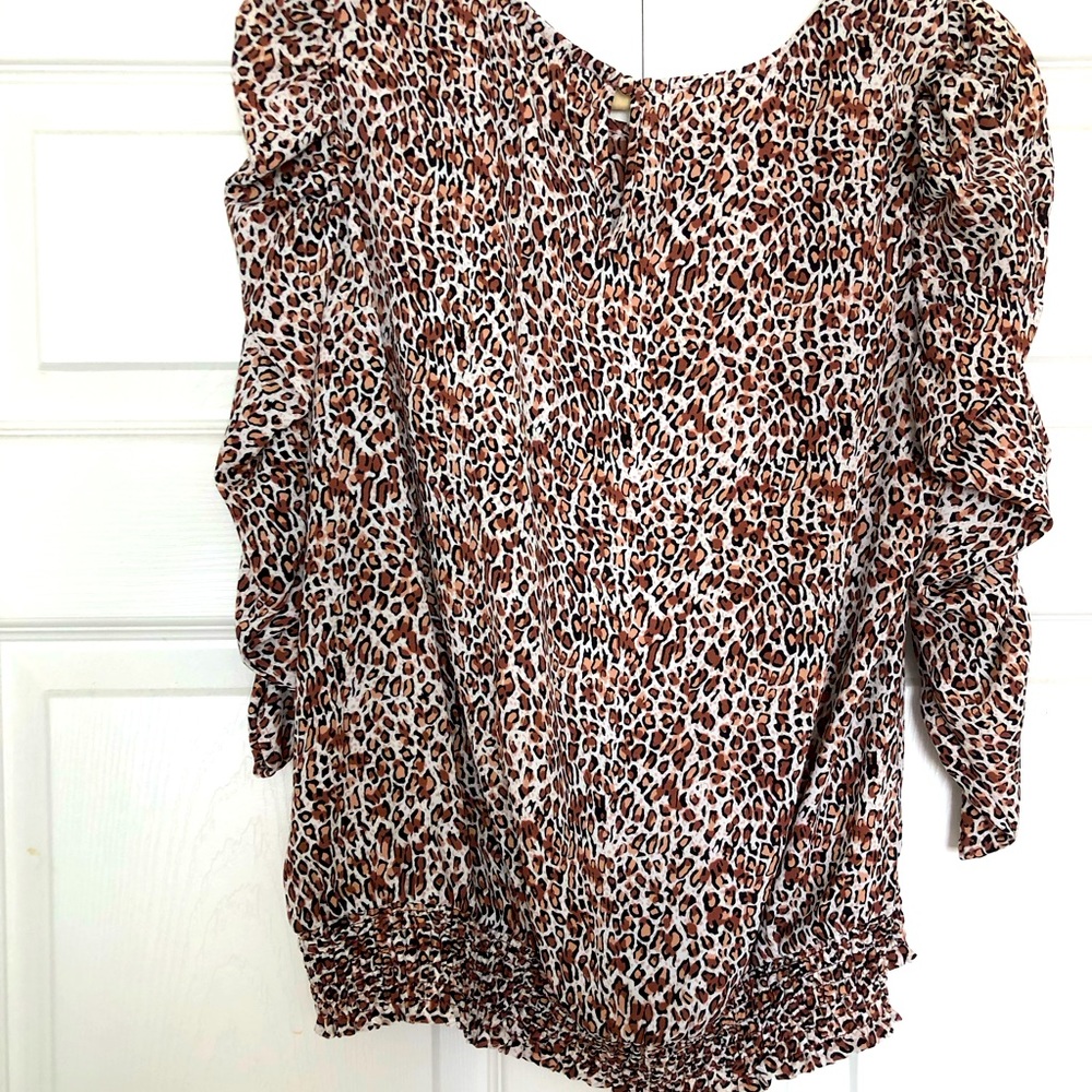 Leopard print Adrianna Papell blouse. - Picture 2 of 4